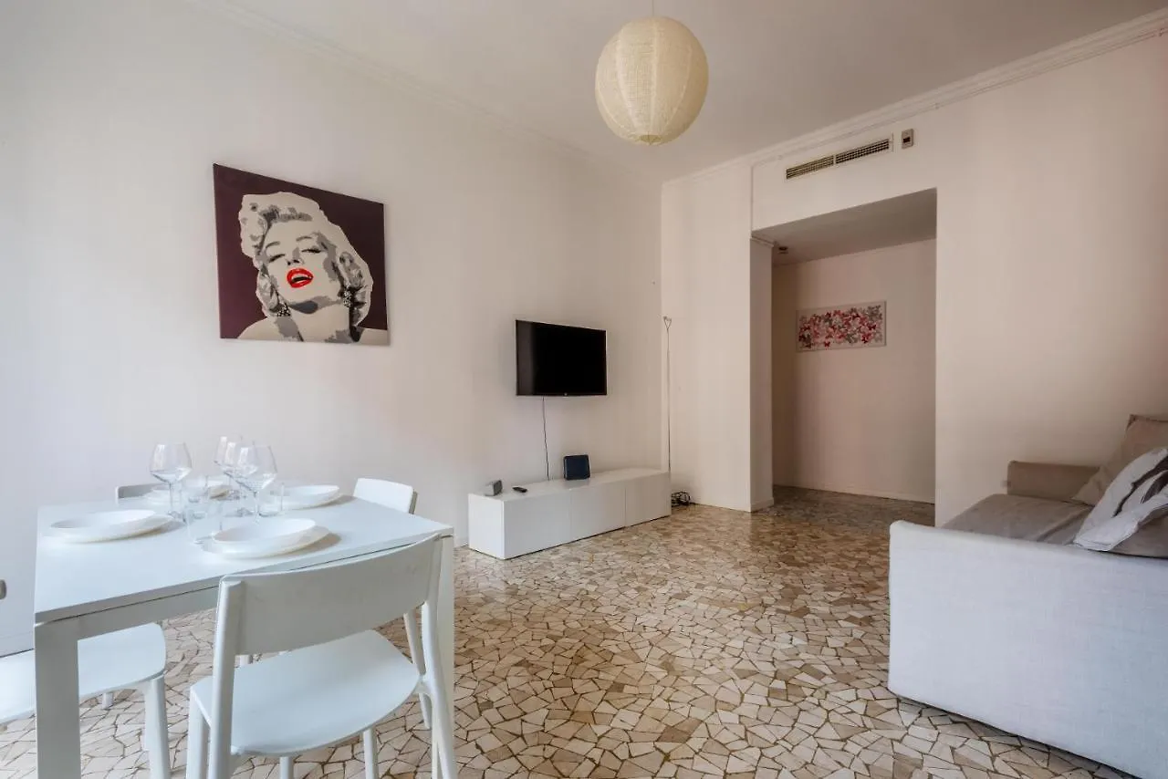 Spacious And Elegant House In Brera By Easylife Милан 0*,  Италия